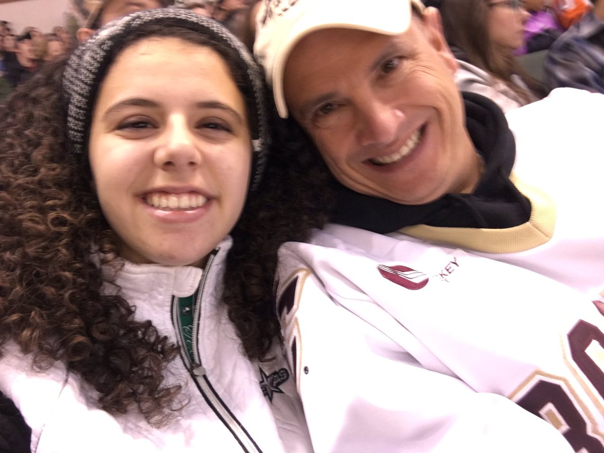 armymsw's tweet photo. #Oasistys @TexasStars sect 121, row P, seats 7-10. Lovin that hockey with my hockey girl @YarvisOlivia @1fantabulous https://t.co/Hr2D6B9EQG