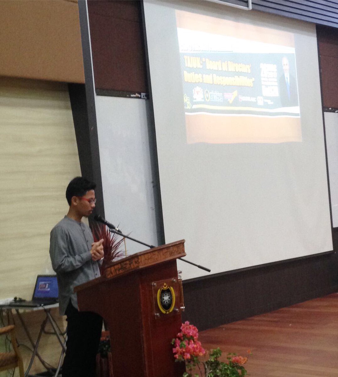 UniSZAlawsoc's tweet photo. CEO @Faculty Programme:'Board of Directors ' :Duties and Responsibilities by Y.Bhg. Datuk Dr Syed Muhamad B. Syed Abdul Kadir #deedsnotwords https://t.co/eh4cFb1eny