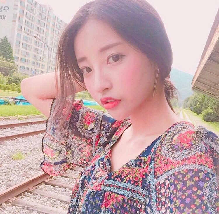 GoldenB_twt's tweet photo. ✽Name: Park Sunni
✽Stage Name: Sunni
✽Birthday: 04/09/1999
✽Position: Main dancer, Lead rapper
✽Nationality: Korean https://t.co/8X1evSVxEl