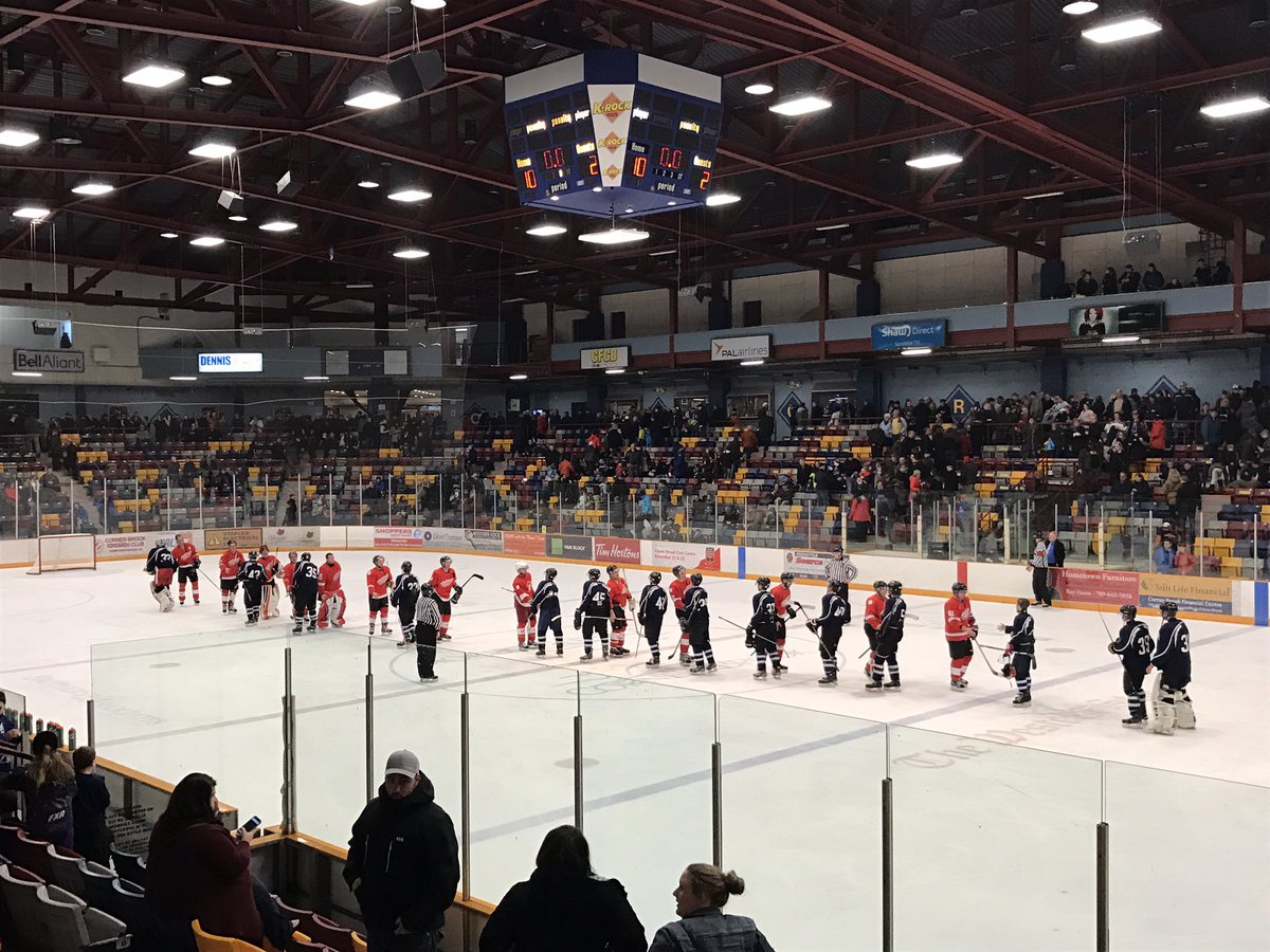 RoyalsCB's tweet photo. Great Night of Hockey 🙌 you're @CBRoyals win it 10-2 👏🏻🚨 .. see you next weekend @Seniorjets https://t.co/qyISnKhig4