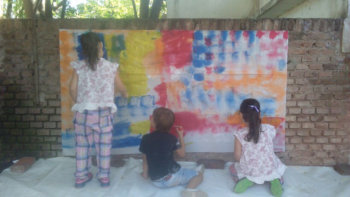 tasuipacha's tweet photo. Tarde de pequeños artistas! @tasuipacha https://t.co/uBubtN5J6O