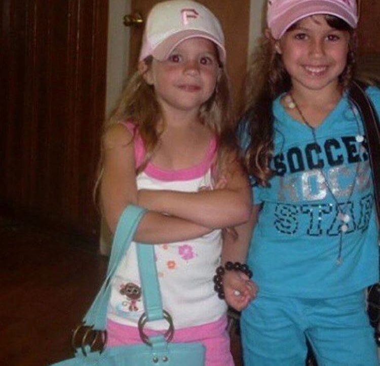 kenzie's tweet photo. why did my mom let me dress like this https://t.co/jlGDcor5wv