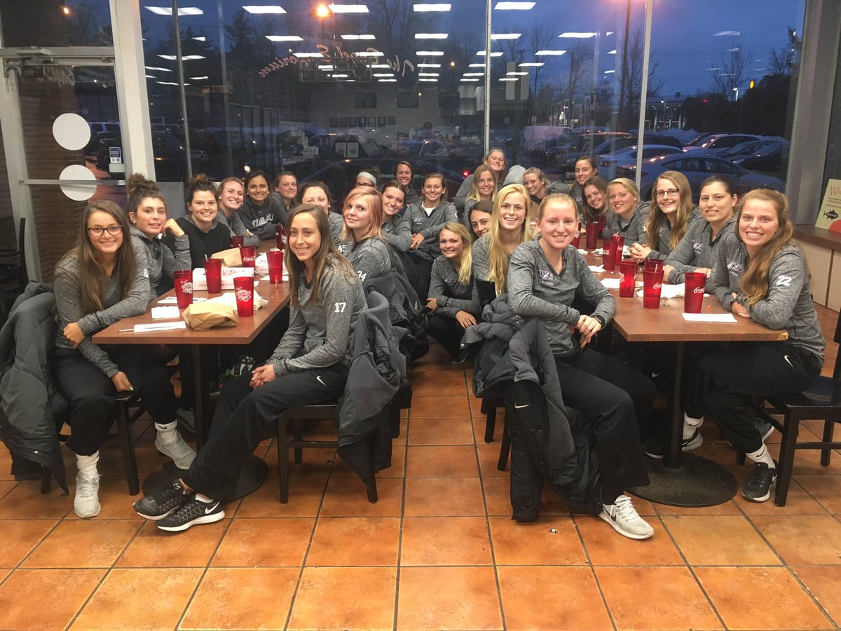 NiagaraWLAX's tweet photo. Great team meal at Capri in Tarrytown! #beationa #MAACLax https://t.co/e3xewsoj4A