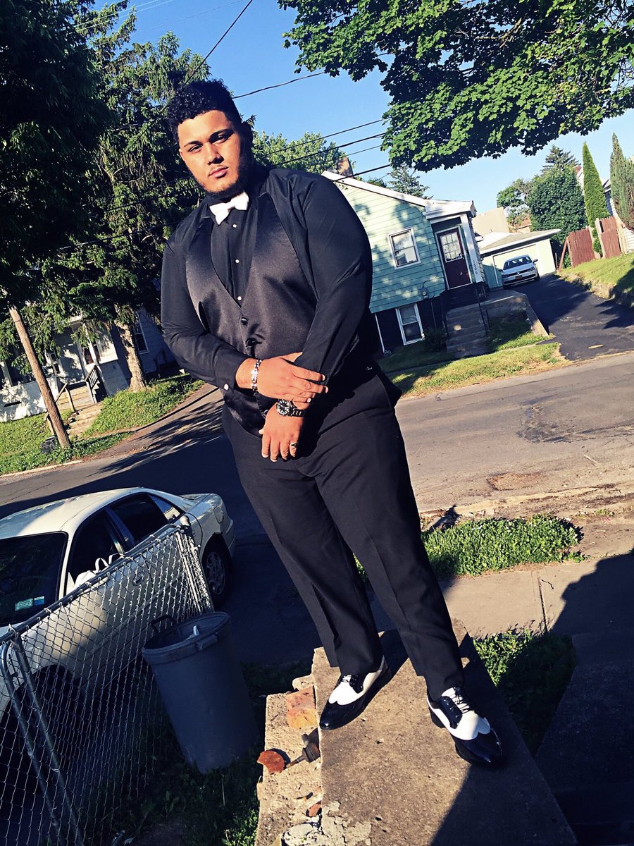 NFMGIO's tweet photo. Still gonna keep posting 🤗 6'3 370 #BigGuyTwitter 🤷🏾‍♂️ https://t.co/2P1o0x6PyT