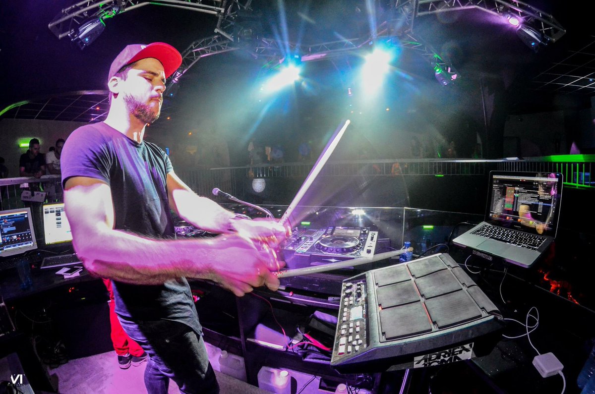 tommygarrixfr's tweet photo. #FunRadio @funradio_fr @AFRENOY Ce soir le retour d'@AdrienToma pour une soirée #PartyFunClub pour fêté les 3ans du #MetroClub43 ! 🇫🇷🙌🏻🎉😍💖👌🏻 https://t.co/HUbgeBjwcQ