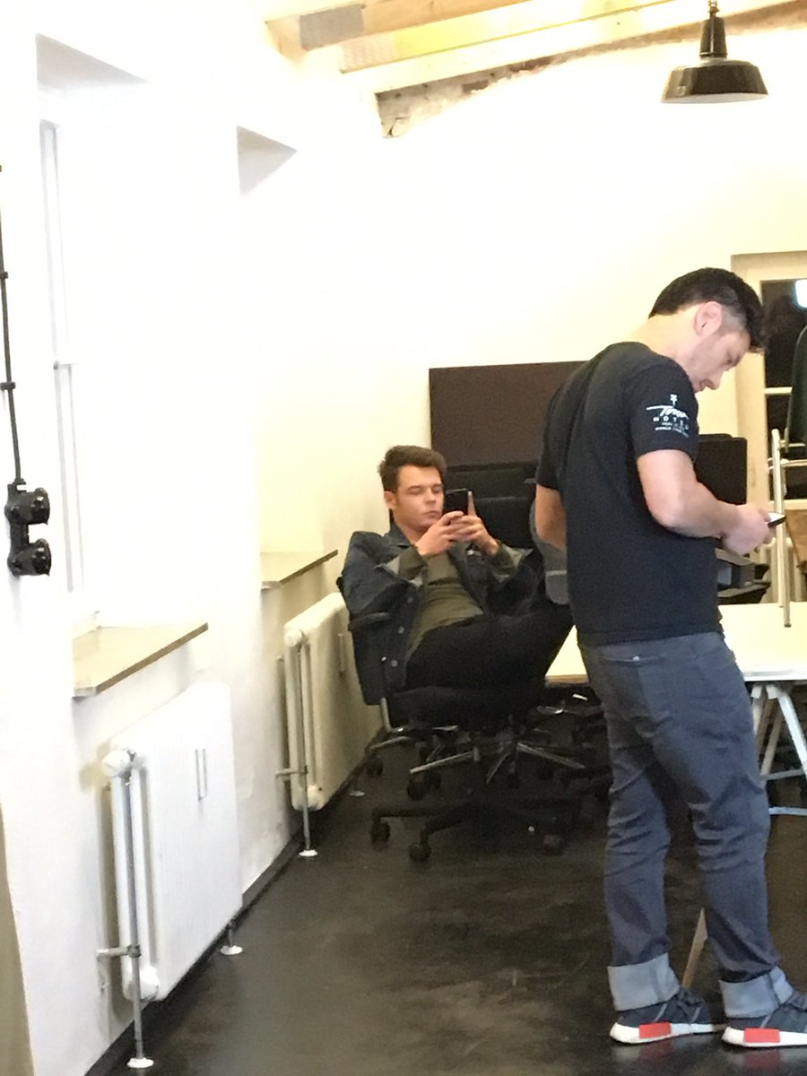 C7zhUQeXkAANrWk.jpg (900×1200)