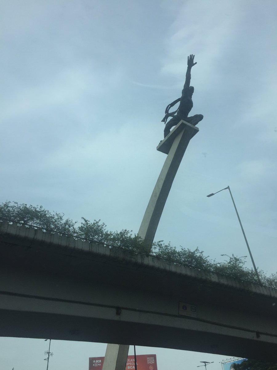 Giliran mau lari, cakung, tapi wakakung. Aelah... (waktu ga mendukung.)