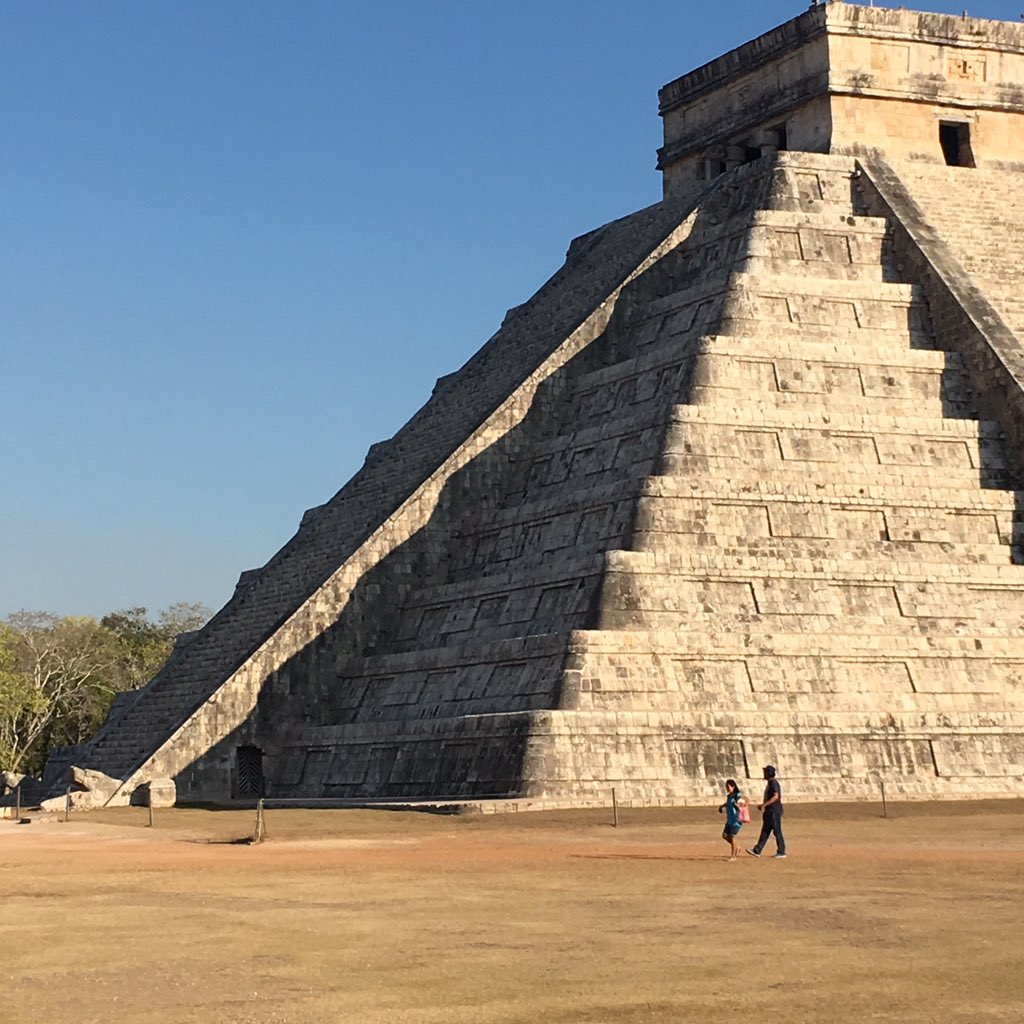 The Chichén Itzá castle, casting a shadow on one of it's staircases, making the impression of a snake coming down.