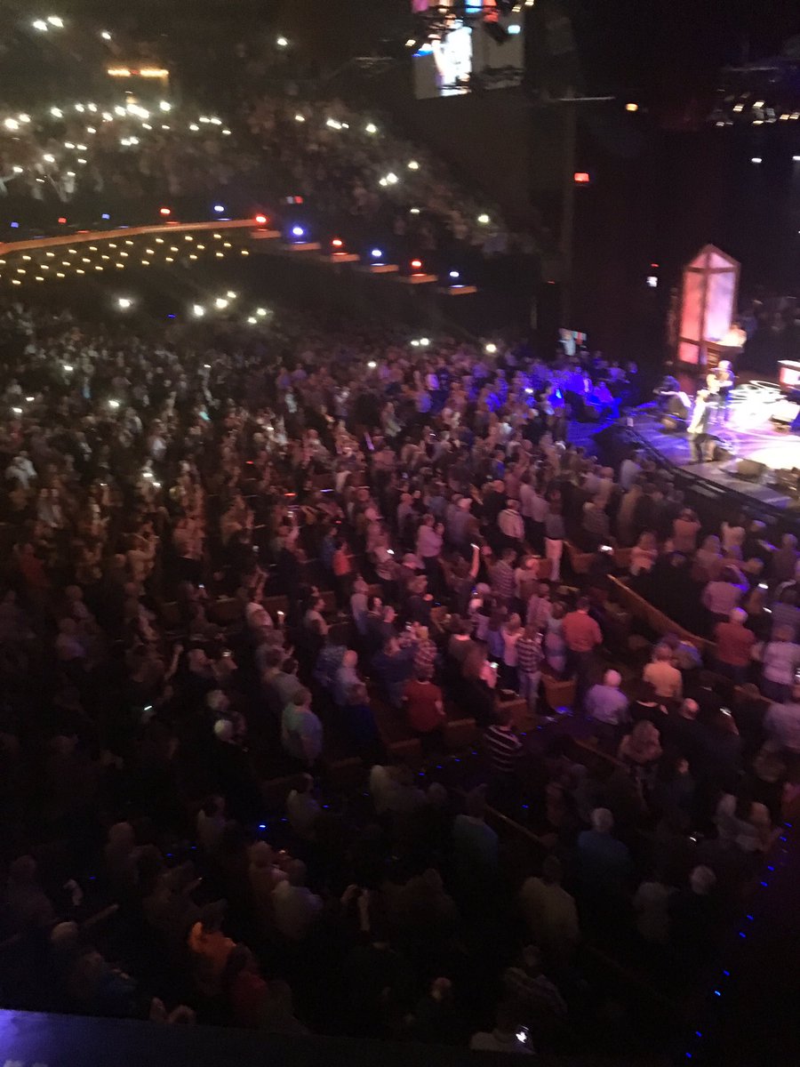 CatholicMaxDig's tweet image. On our feet at the grand ole opry #godblesstheusa #opry