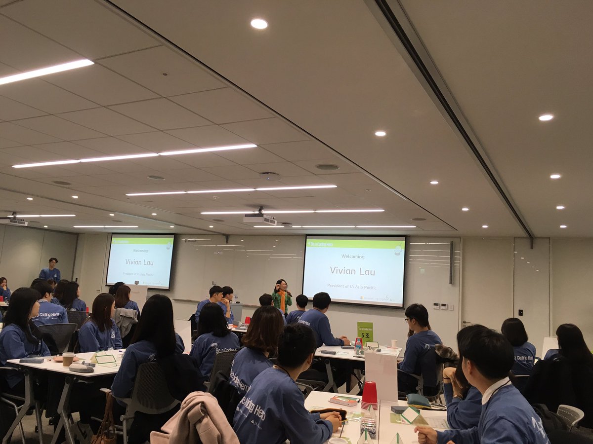 DaianaBeitler's tweet image. Exicted to see Korean students learning to become #codingheroes, showing other youth what is possible to achieve with CS #youthspark