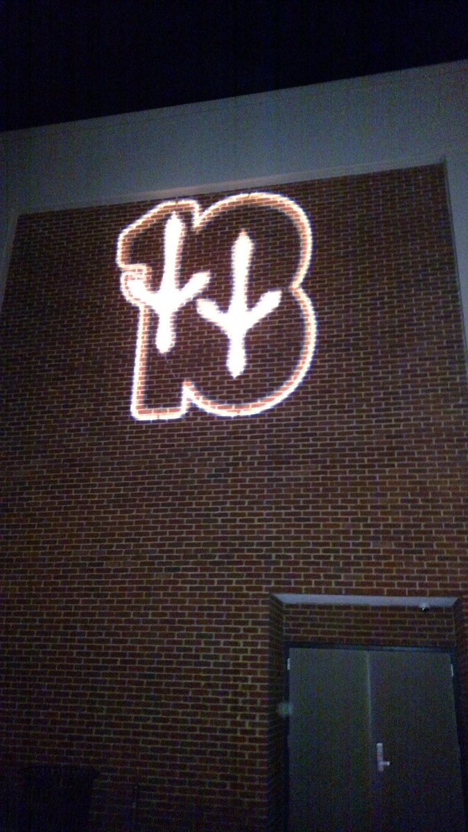 VTMattWins's tweet image. Selfie with 1500 Hokies from the @VTclass2018  getting their @HokieClassRing tonight 
#WearTheTradition