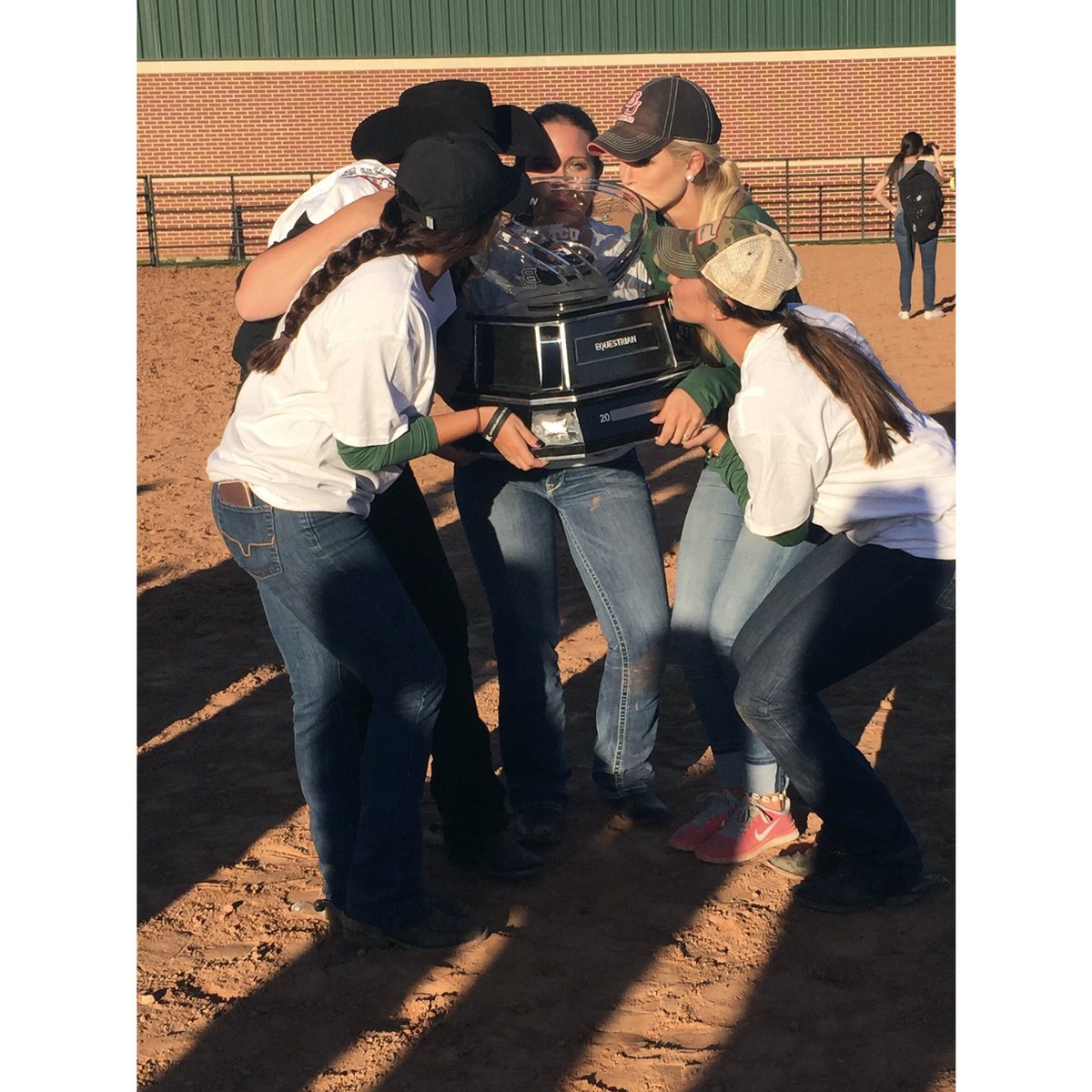 kaylee_mellott's tweet photo. 2017 BIG 12 CHAMPIONS 💚💍🐻 https://t.co/wi0ux6bYZy