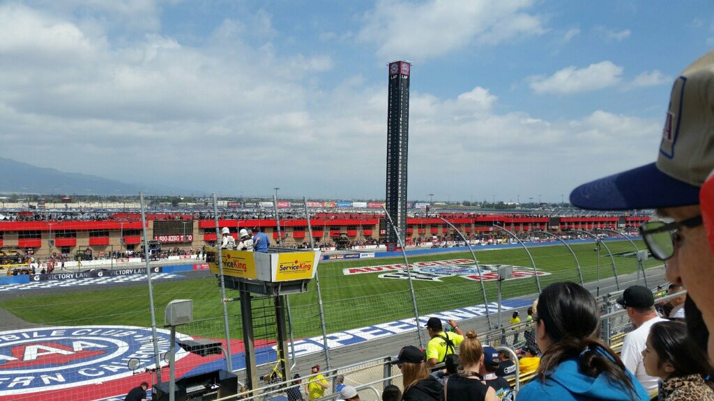 Columbia_VVUSD's tweet photo. Columbia Elementary @ValVerdeUSD wins the #leftysreadingchallenge for the 4th year! @ACSupdates #nascar #readreadread! #GoRockets! https://t.co/pBU27GMtPf