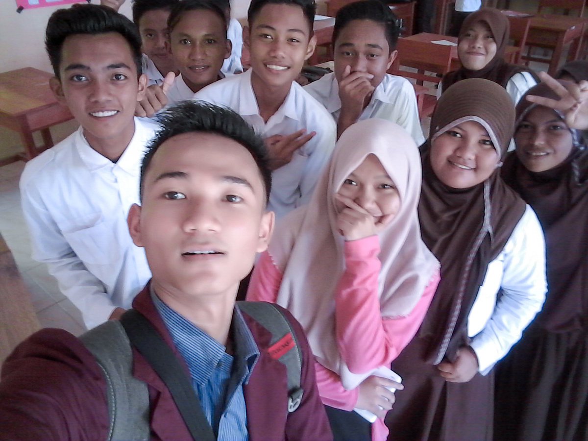 WidiHarta2's tweet photo. Help for help
#Lectures 
#bongo
#weloveu https://t.co/E9fAH4o15R