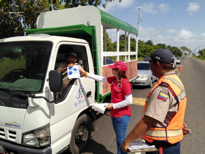 DPDMonagas's tweet photo. @DPDMonagas Activados #PuntoDeControlVial #ElLechon Brindando Atención Preventiva a Nuestros Temporadistas #SemanaSantaSegura2017 https://t.co/TqwE67iHN8