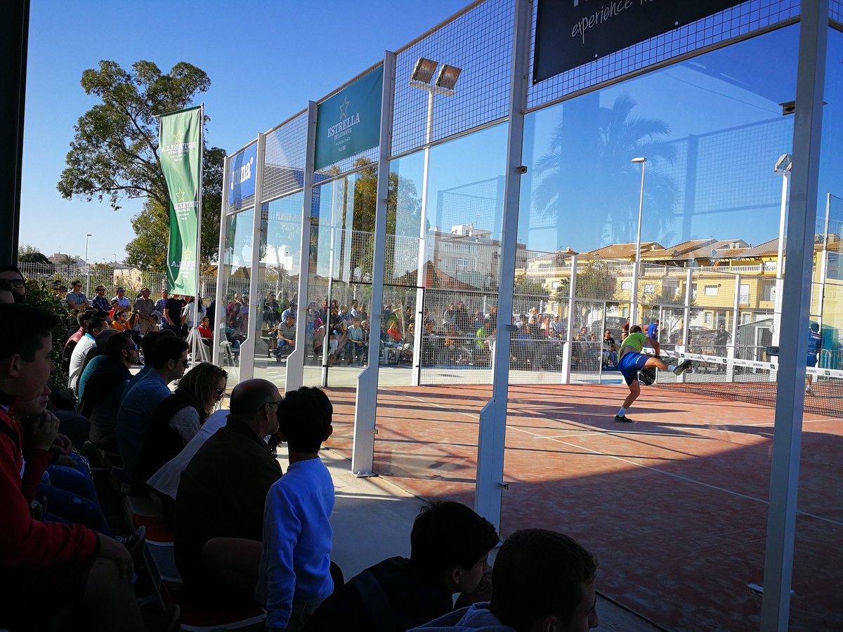 WPTOpen500's tweet photo. Ni las procesiones pueden con el #WPTChallenger. Vaya ambiente en el debut de la temporada!! https://t.co/auDYh8PQ66