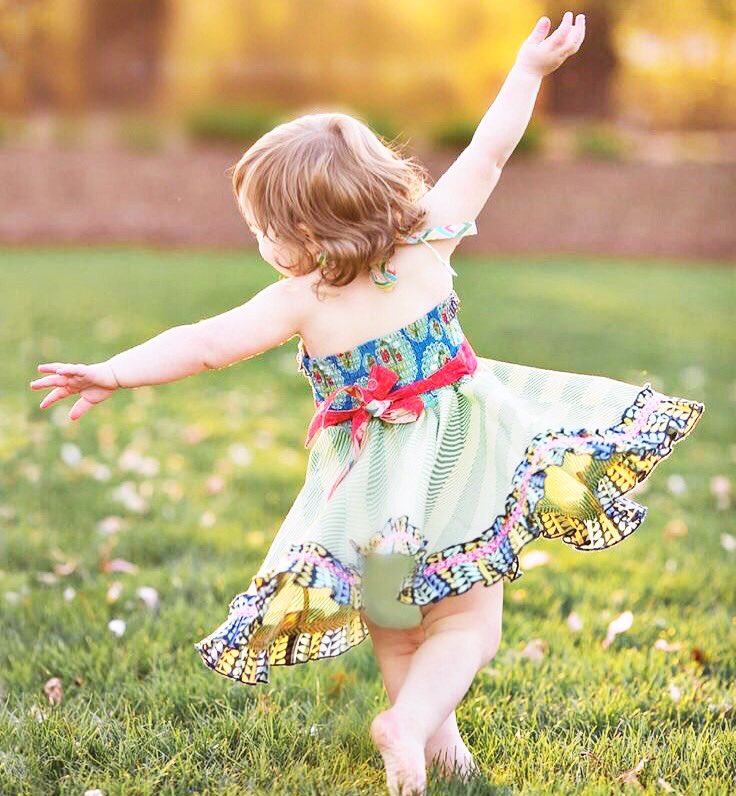 SingleMomPlanet's tweet photo. "Dance like there’s nobody watching, love like you’ll never be hurt, sing like there’s nobody listening." #DailyMomPower #SingleMomsPlanet https://t.co/Tx5cG3EdAS