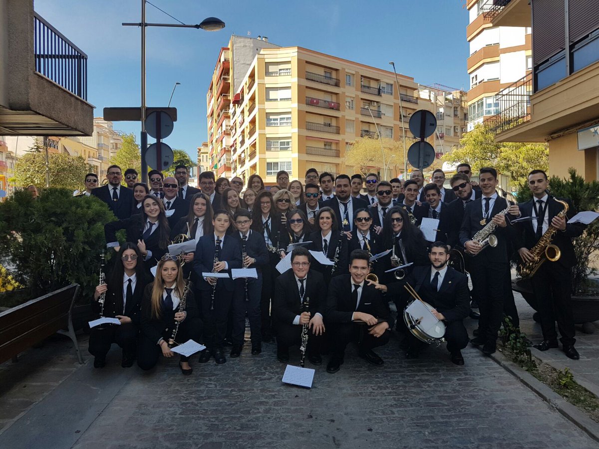 Empezamos la Semana Santa con "El Borriquillo", junto con nuestros compañeros de la @BCT_Amor_Ubeda, a disfrutar!