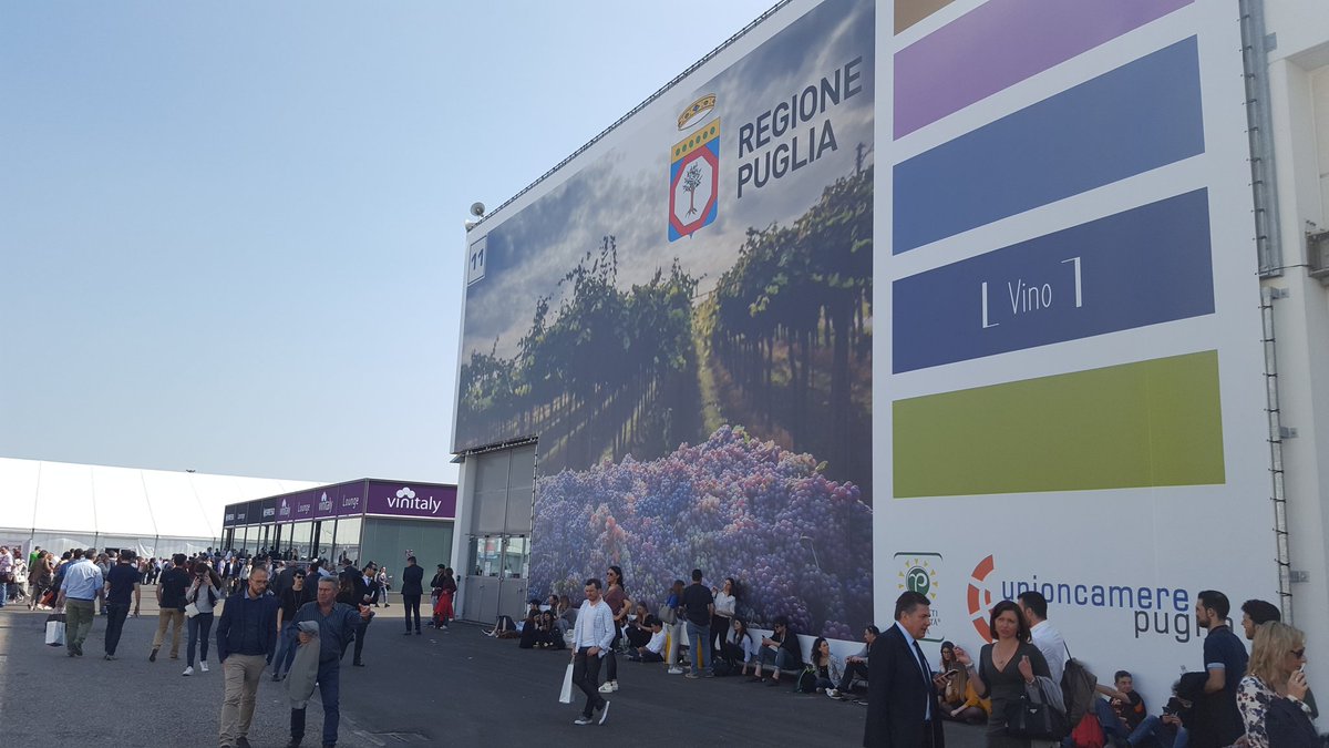 bbParcoAranci's tweet photo. Lavoriamo per offrire ai nostri ospiti anche conoscenza sul #vino italiano e pugliese : ecco perché siamo oggi al @VinitalyTasting https://t.co/J5iv2pkyIj