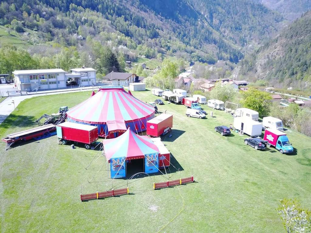 CirqueHelvetia's tweet photo. sera à Saxon mardi 11 avril à 19h00 avec toutes les places à 24.- et mercredi 12 avril à 15h00

place Pierre-A-Voir. https://t.co/BgpuNOGR8D