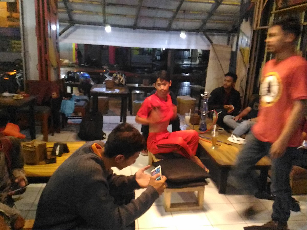 Hatur nuhun daks atas kedatangannya. Yang mau nobar bareng kita lagi, ditunggu di match selanjutnya.
#Grazie
#BolognaRoma
#DokumentasiNobar