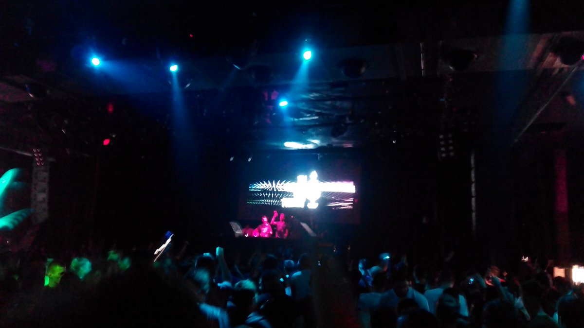 arturo_beniram's tweet photo. Vaya noche!!! #InHardWeTrust en La Riviera!!! https://t.co/xi0vsmxGsg