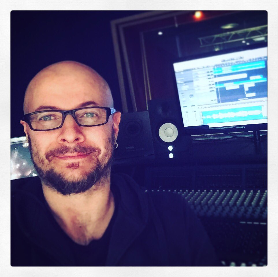 robertobilli's tweet image. è bello passare la
#Domenica nello studio dell' #undergroundmusichouse a lavorare sui nuovi brani #workinprogress ...rimanete collegati 🤘😎