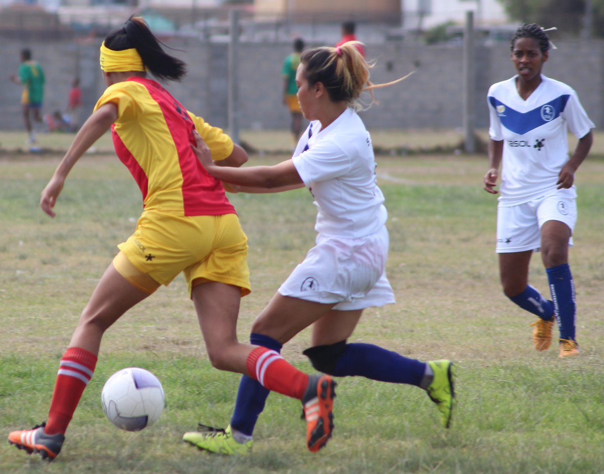 cherylroberts00's tweet photo. My documentation of women's football played in Bonteheuwel on the Cape Flats, yesterday afternoon. Santos v Burnely; match won 4-2 by Santos https://t.co/zReXVqP14Z