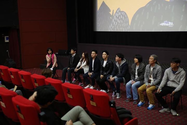 siff_kr's tweet photo. 인디피크닉 마지막 날. 단편4. 신아가 감독의 진행으로 <업무시간>의 이시대 감독, <수난이대>의 김한라 감독과 손용범, 정재광, 최희승 배우, <천막>의 이란희 감독과 이인근 배우, 그리고 <416프로젝트 "망각과 기억의 자국"> 정일건 감독! https://t.co/cbo1iMgM5a