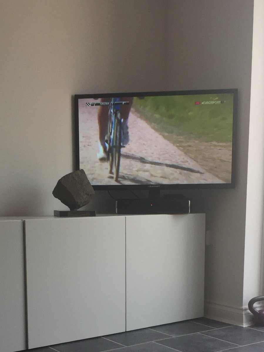 Maggy_PR's tweet image. Watching some telly listening to my mates @robhatchtv and @DQSport #ParisRoubaix