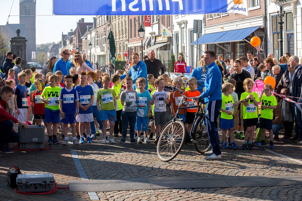 nicodemus46's tweet photo. Vrijstad Vianen Loop, Een Zonnig Sportief Feest Voor Jong En Oud #VVL17 https://t.co/6ePmFCewiB