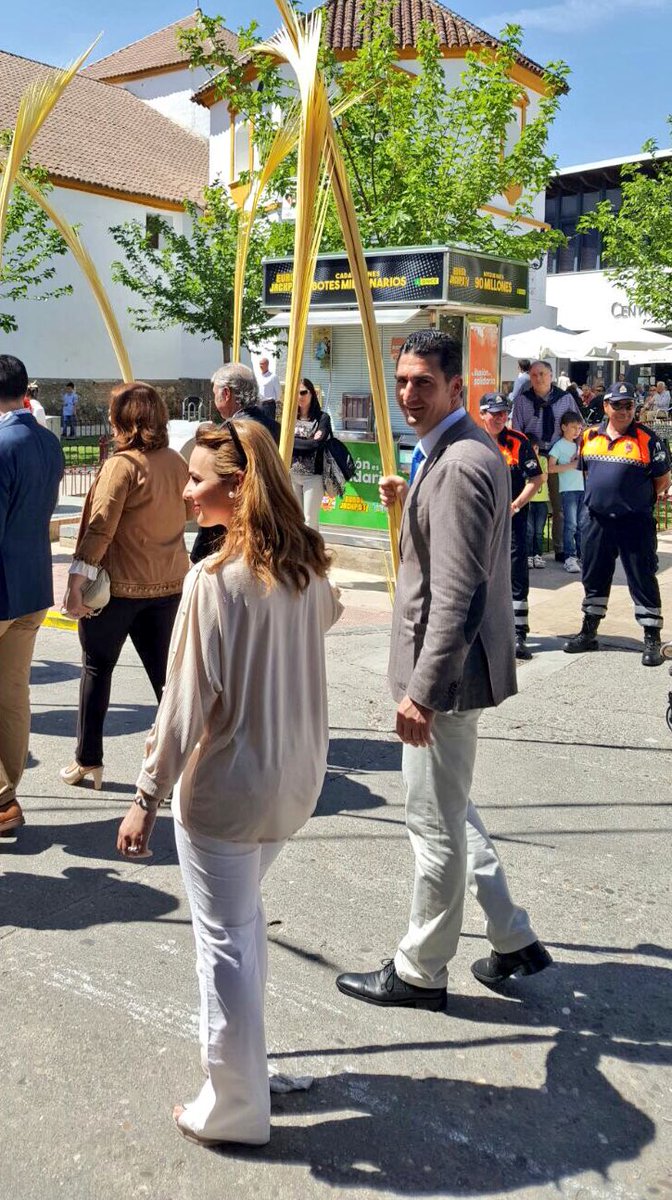 elagupc's tweet photo. Hoy en la procesión del Domingo de Ramos. Felicidades a la hermandad y a la @AM_LosRemedios magnífico día que nos deja imágenes como estas https://t.co/rrQx0EqGKw