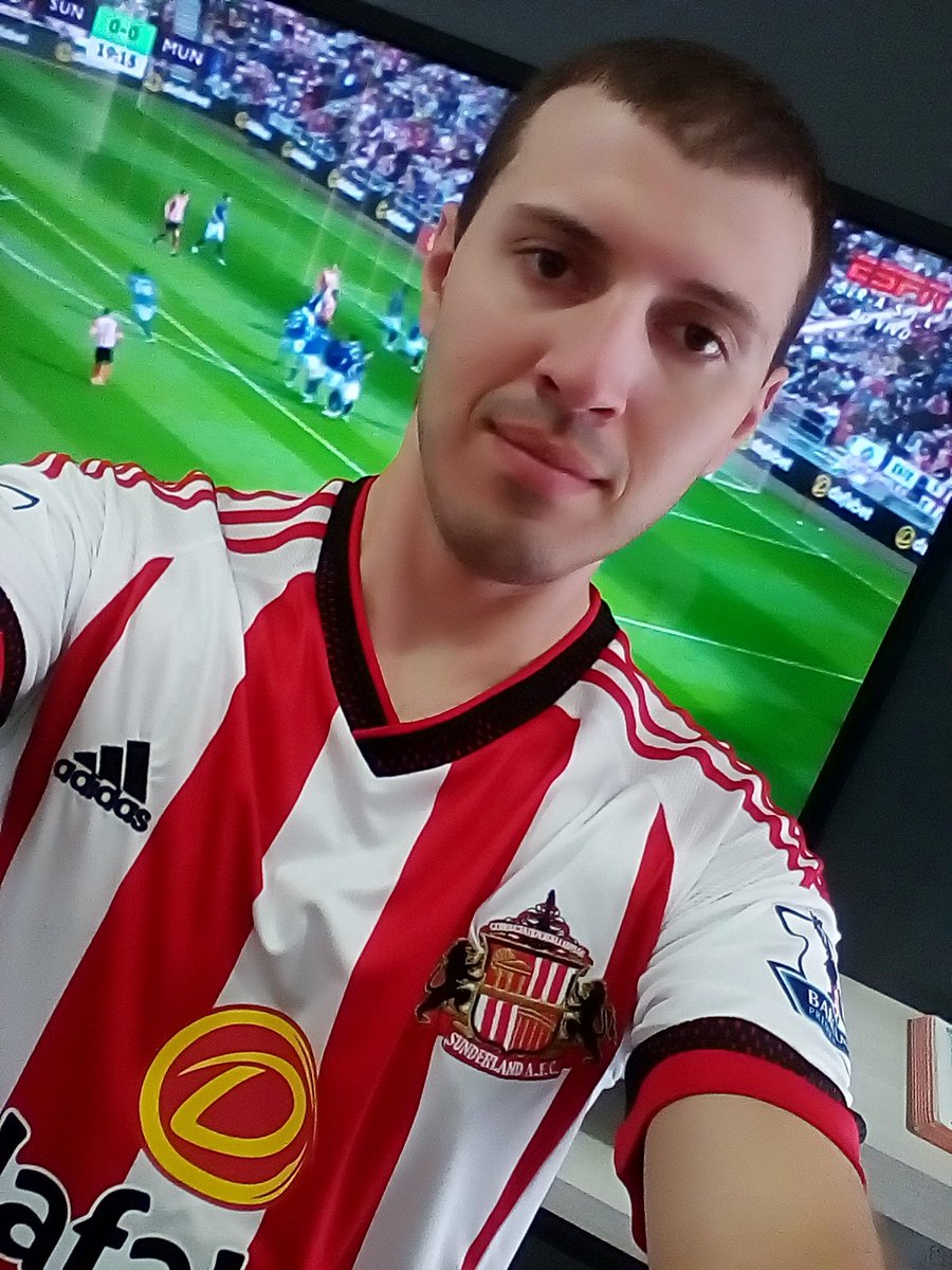 JulianoMiler89's tweet photo. Ligadaço na tela da ESPN Brasil,
#SunderlandAFC vs #ManUtd com
@pandradeespn e @MauroCezarESPN
#SUNMUN #PL #SAFCvMUFC
#PremierLeagueSóNAESPN https://t.co/JL3MQ04nsT