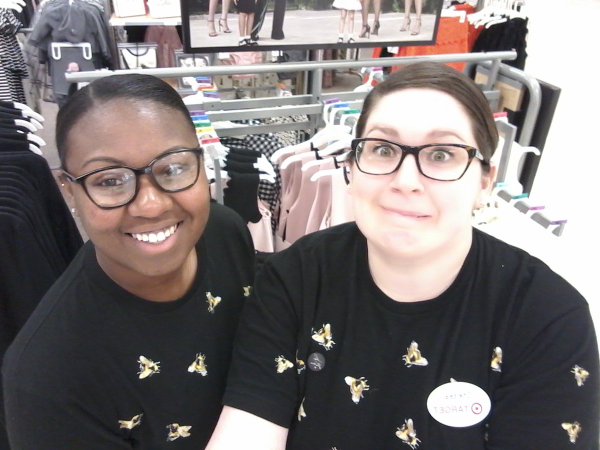 Early morning for Victoria Beckham set!  #twinning #selfiestick