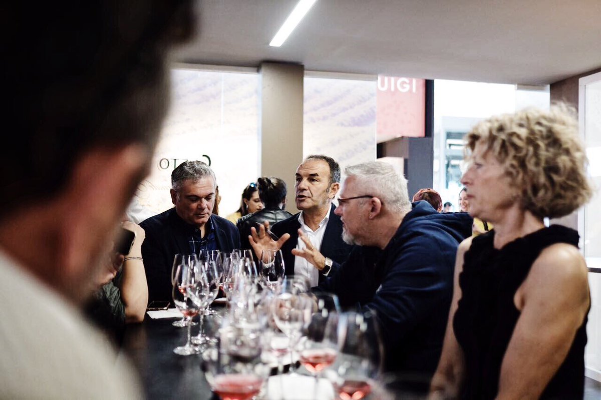 studioVitaliano's tweet photo. Cari amici! @ChiarliModena #Sorbara #VecchiaModena a #Vinitaly2017 @CarloVischi @lalessiuccia @andreacasadeiVE @track_myfood @growtheplanet https://t.co/HqrVGWLN7z