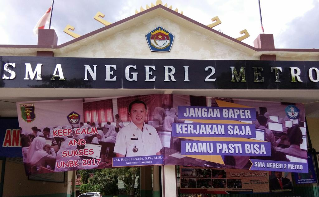 Pesan bapak gubernur untuk kakak-kakak kelas XII: jangan baper, kerjakan saja, kamu pasti bisa 😇😇 #UNBK2017