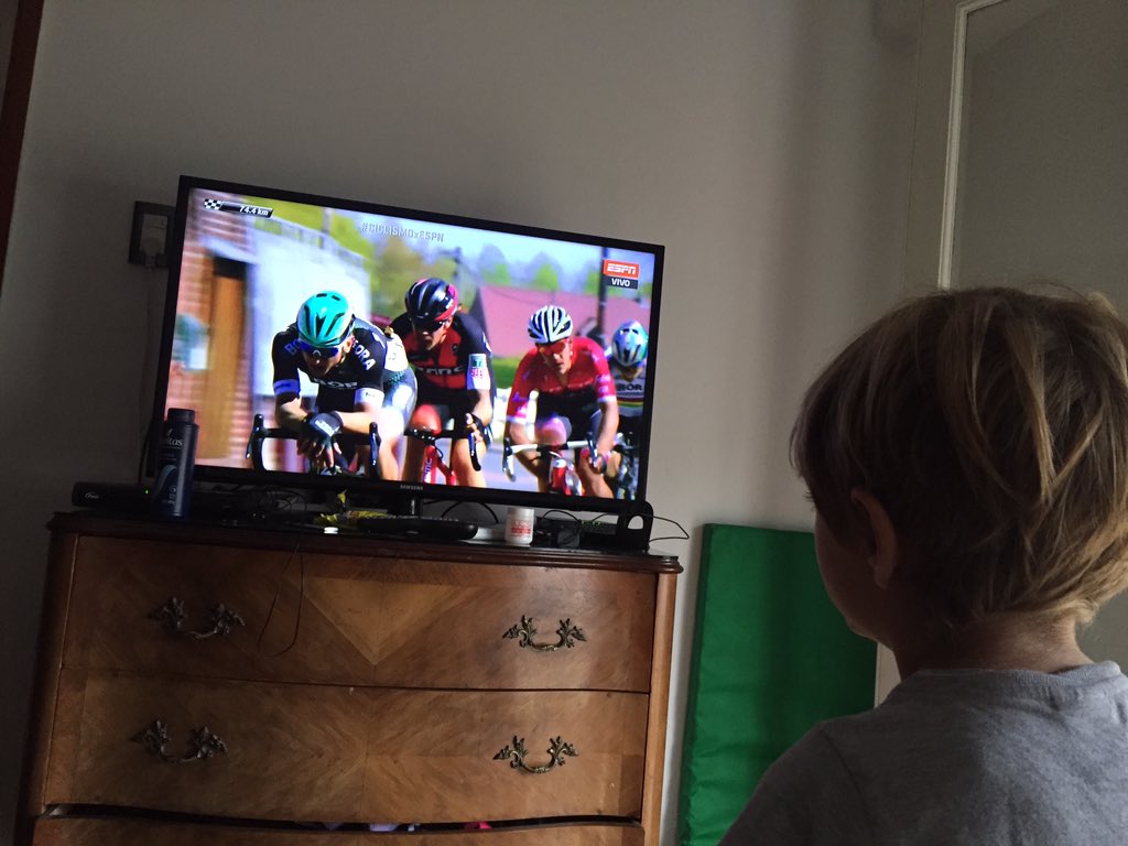 nachoafondo's tweet photo. @MLaGattina @tomboonen1 @petosagan Con Pedrito fanatico de peto sagan!! https://t.co/WDEhB1DGzv