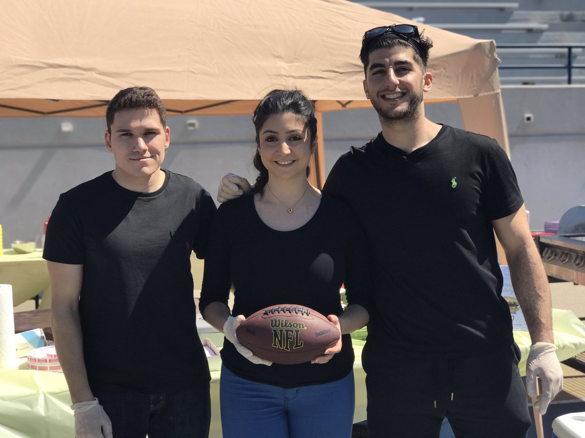 WEtechAlliance's tweet image. #LibroStartUP team @eat_hf serving up some of their organic meat this wknd to @NFL @TCrawford98 &amp;amp; #YQG at Windsor&apos;s Finest Football Academy