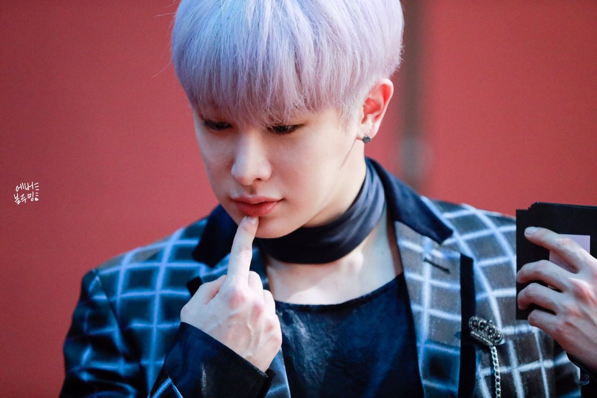 19930301com's tweet photo. [ Pre ] 170409 분당팬싸 💜 원호

아직 안받았지??? 

#원호  #MONSTA_X #몬스타엑스 
#아름다워 #BEAUTIFUL

@OfficialMonstaX https://t.co/xcDpzeyosQ