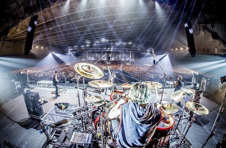 08109rin's tweet photo. ONE OK ROCK Ambitions
自分が参戦するライブが終わりました。
今日Takaが言ってた、
「夢は自分で掴むもの」
「明日を見て、自分をみろ」。
この言葉の意味をしっかり考えて、これからの高校生活を送りたいと思います。 https://t.co/DP5grBUyhB