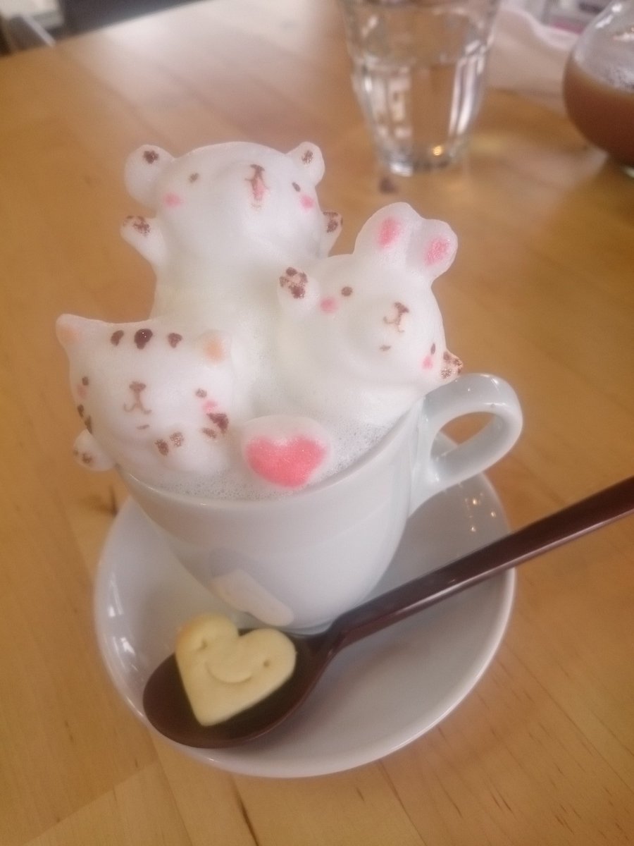 hadukiwakuwaku7's tweet photo. 友に誘われ、行ってきたo(´∀`)o
カフェアートもこもこ、とても可愛いぃぃ……(*´ч`*)まったりできる店内良きでした~!また行きます~!
#chocoTea https://t.co/i8ZxrdRUKW