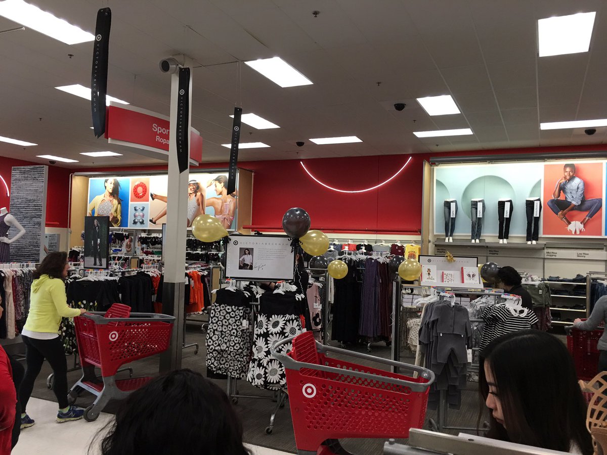 MarLunski3's tweet photo. Going live with the #VictoriaBeckhamfortarget launch at T1924! @sfritz16 #haveitallatthebrick #VictoriaBeckhamxTarget #thebrick #T1924 https://t.co/cciVanDU1J