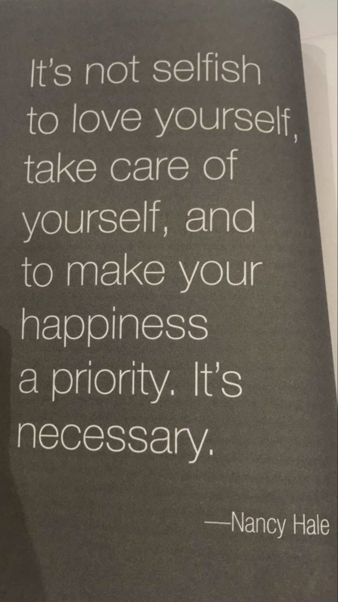 MAASAIACTIVE's tweet image. Bedtime Reading, love the book @khloekardashian 🙌🏻🙌🏻🙌🏻