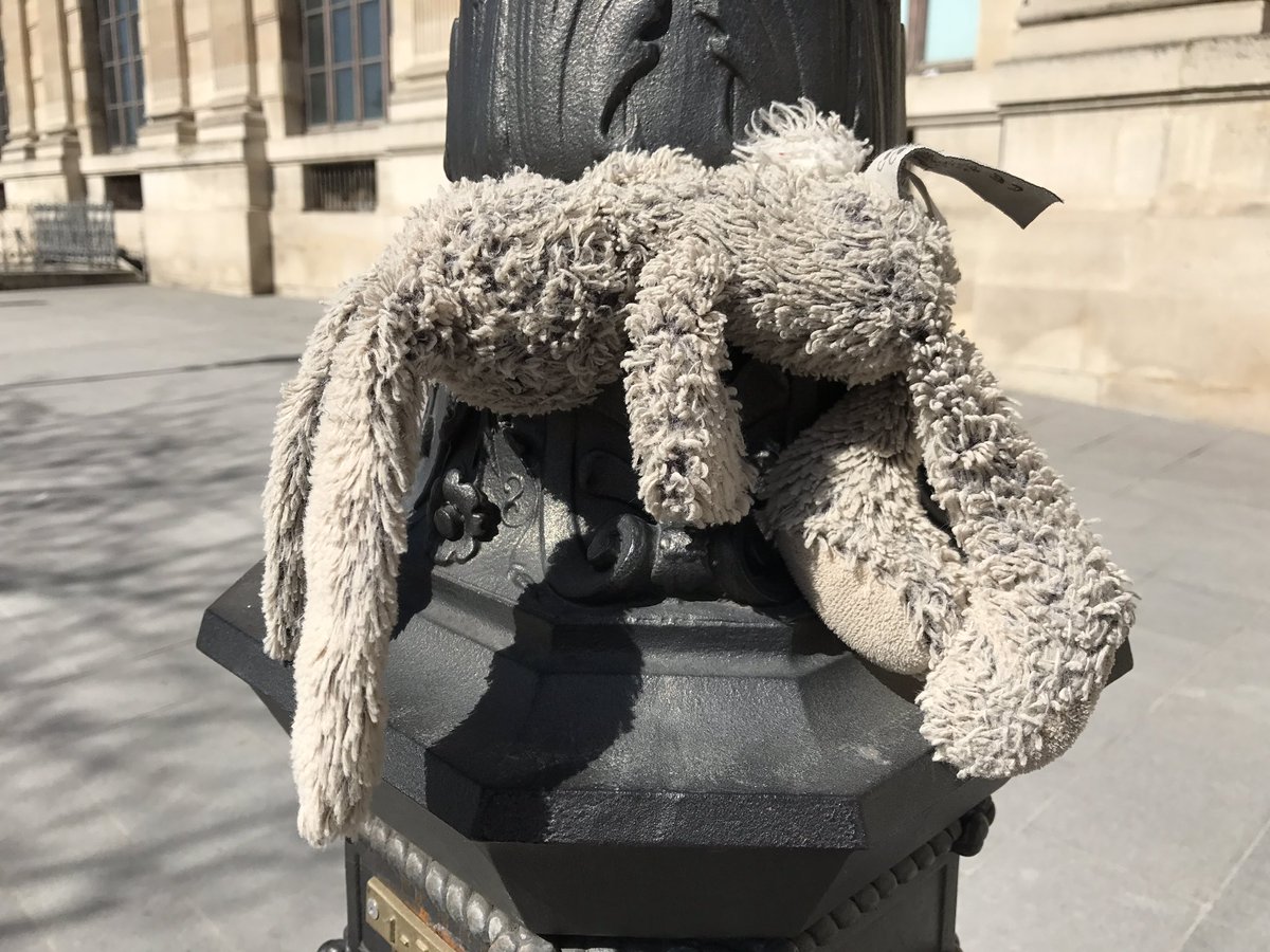 Vu quartier Louvre à Paris...<a href="/sosdoudou/">Sos Doudou</a> <a href="/magicmaman_com/">Magicmaman</a> <a href="/sos_doudou/">Oùkilé mon doudou ?</a>