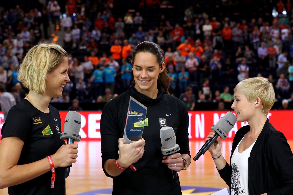 Auszeichnung „Die <a href="/SPORT1/">SPORT1</a>“ nun in festen Händen bei <a href="/LauraundKira/">Ludwig/Walkenhorst</a> – Beachvolleyball-Duo dankt seinen Fans beim #REWEFinal4 <a href="/AnettSattler/">Anett Sattler</a>