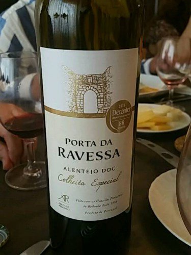 ajvctrindade's tweet photo. Veja só este vinho. Estou atribuindo 3 de 5 estrelas com o aplicativo @Vivino:https://t.co/Q2MiuBCrMJ https://t.co/cr0zFn5WIM