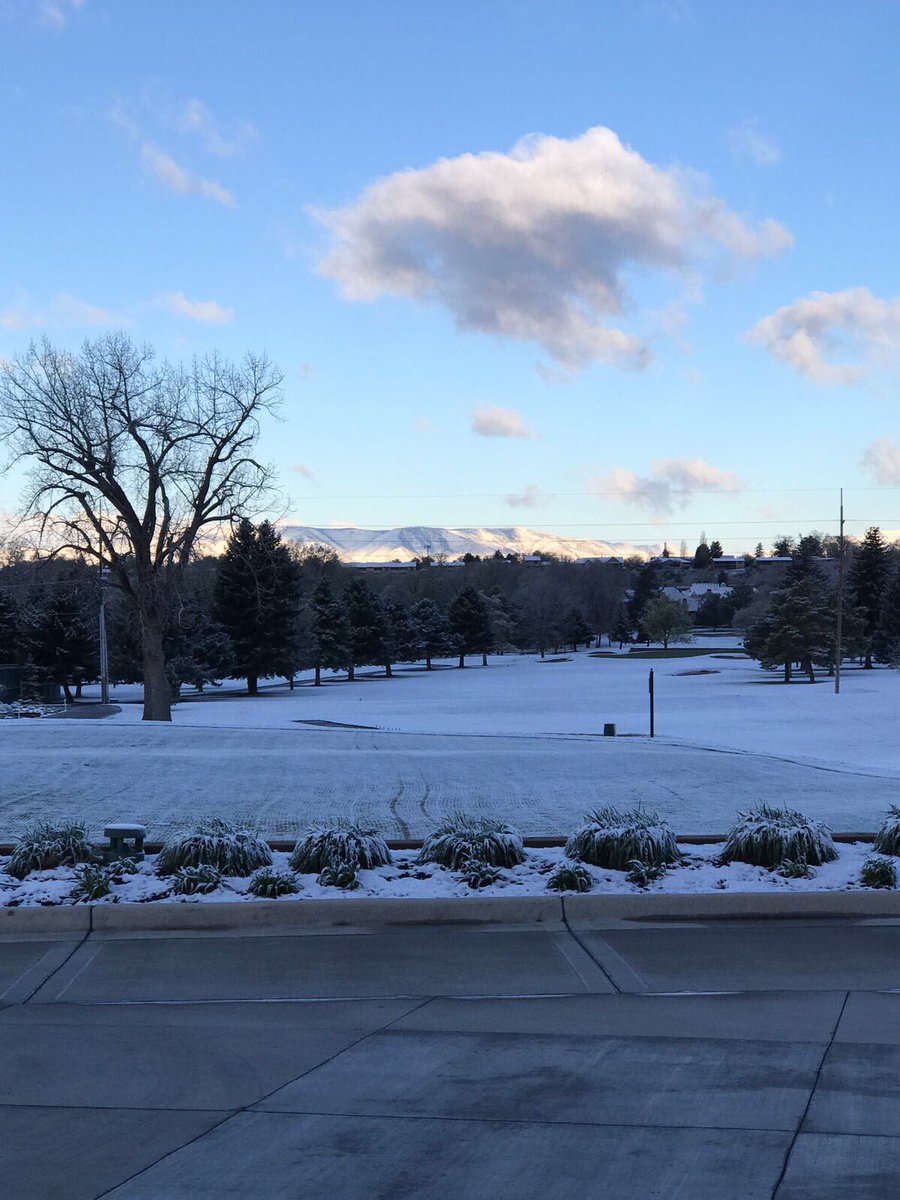 USFDonsMensGolf's tweet photo. Great look down the 1st Fairway at Riverside CC before practice round. #snowdelay #justlikeaugusta #snowdons https://t.co/uWaE5IHob5