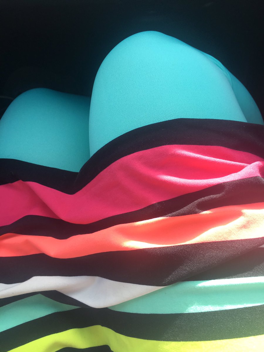 sarahonpoint's tweet photo. I've got my neon on for DYLANS party today!!! #creativecuties https://t.co/bLnwgzwY9Y