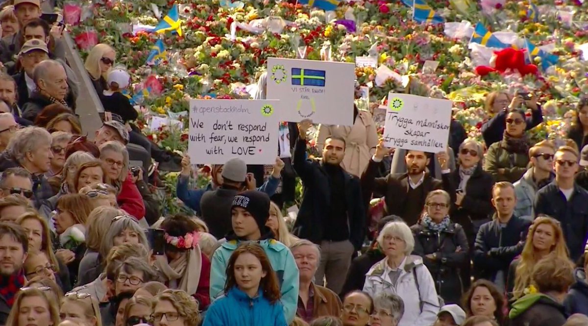 moaedstroms's tweet photo. Svårt att inte bli alldeles varm i hjärtat utav detta 🇸🇪❤ https://t.co/WhYWgINyUU