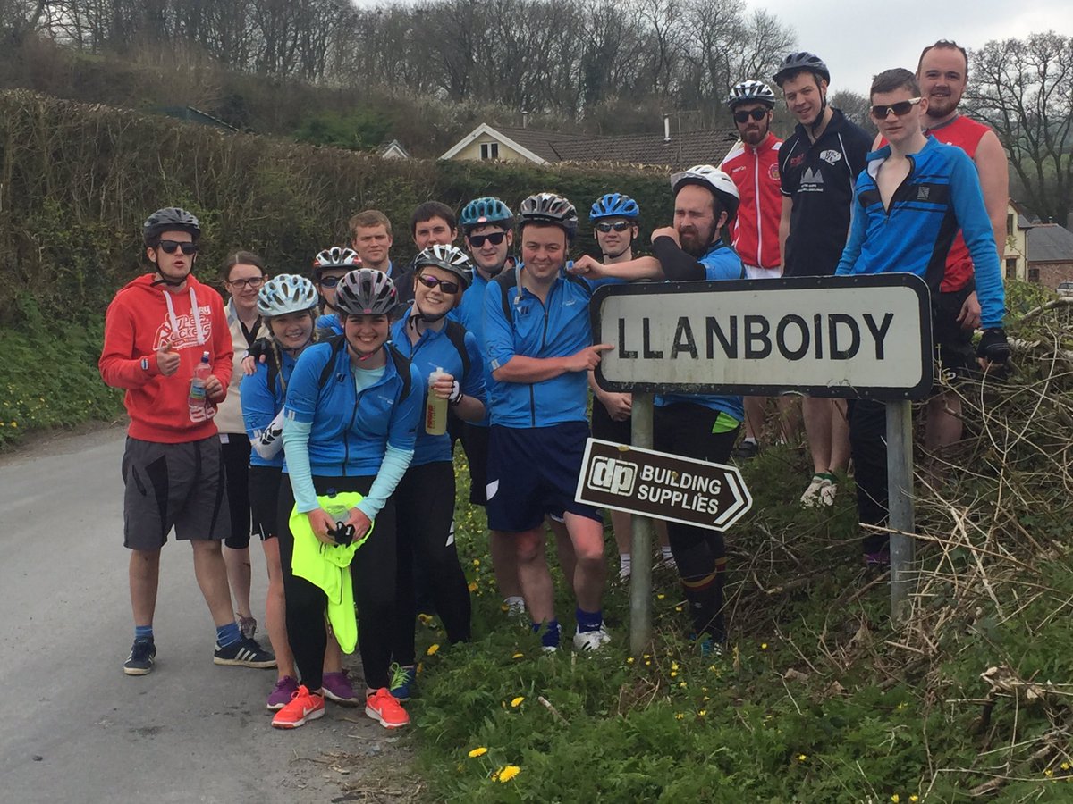 cffisirgar's tweet photo. Wedi cyrraedd Llanboidy! #herseiclo #pedloflatout #dalifynd #ymlaenani 🚴‍♀️ https://t.co/VADCO3tJJb